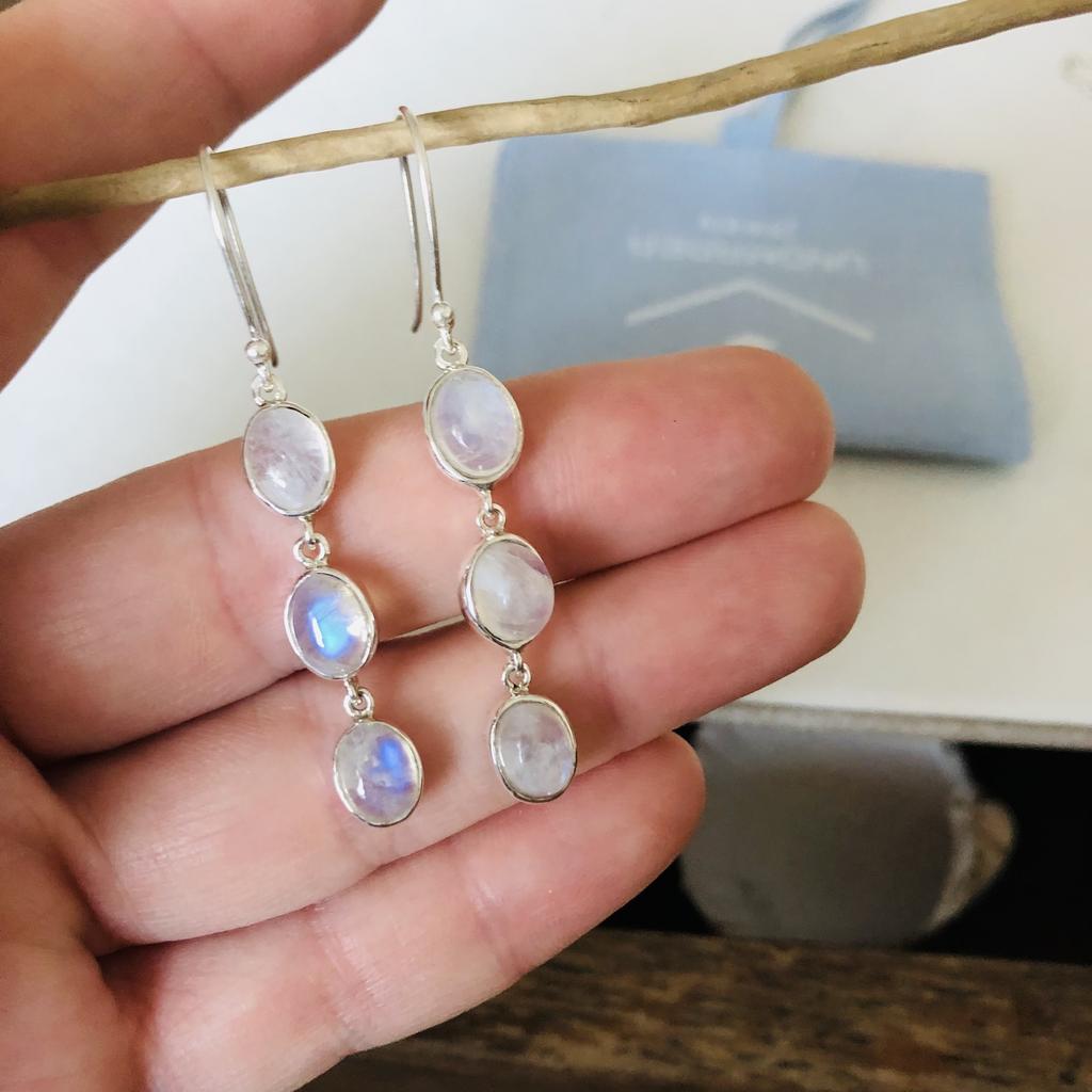 Серьги тройные с лунным камнем