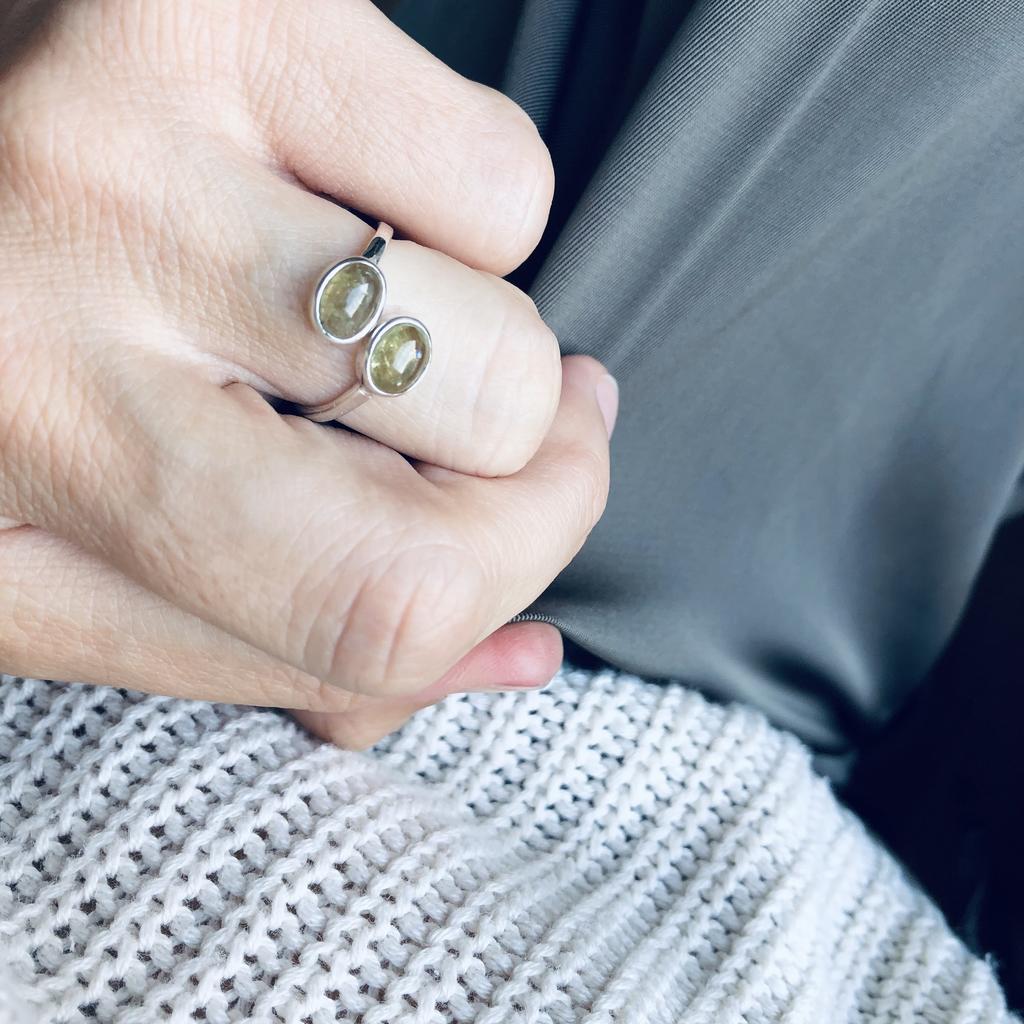 Кольцо двойное с хаки турмалином