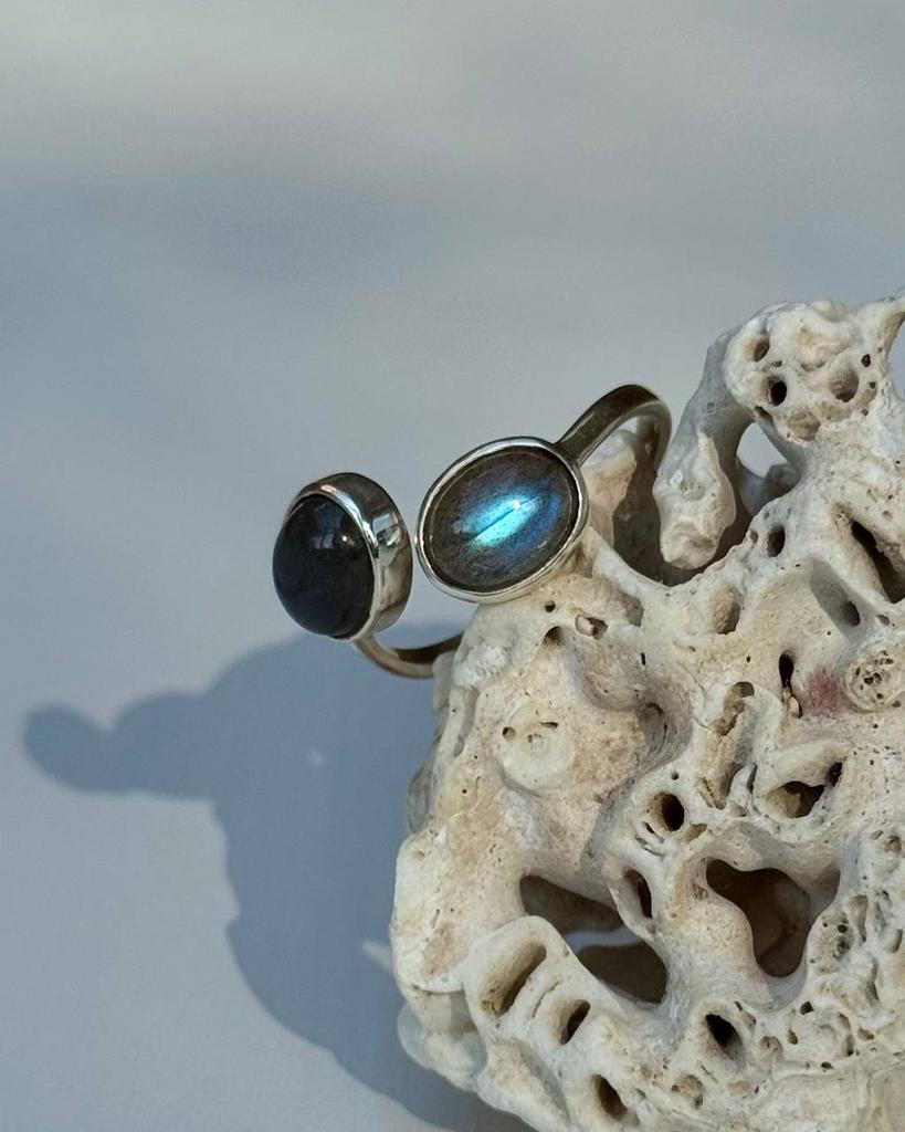 Кольцо двойное с лабрадоритом кабошон