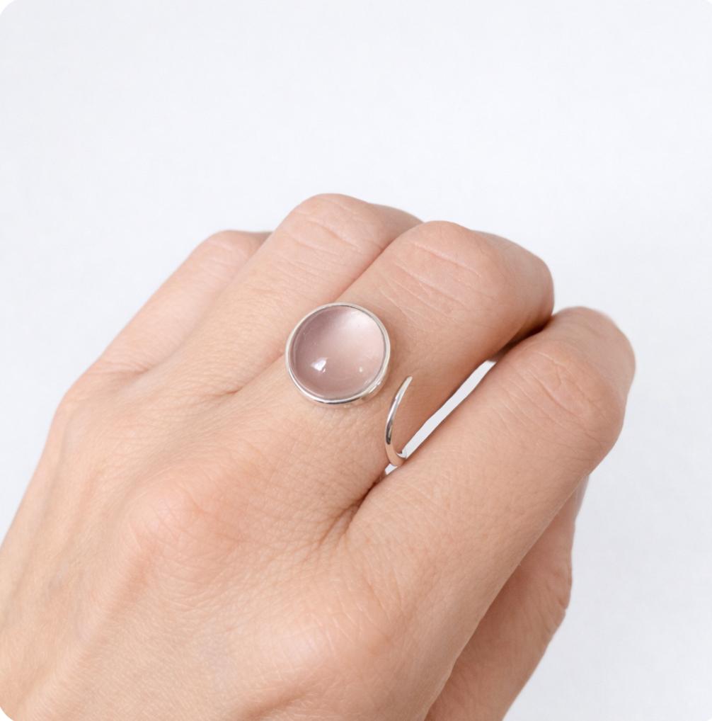 Кольцо с розовым кварцем круг