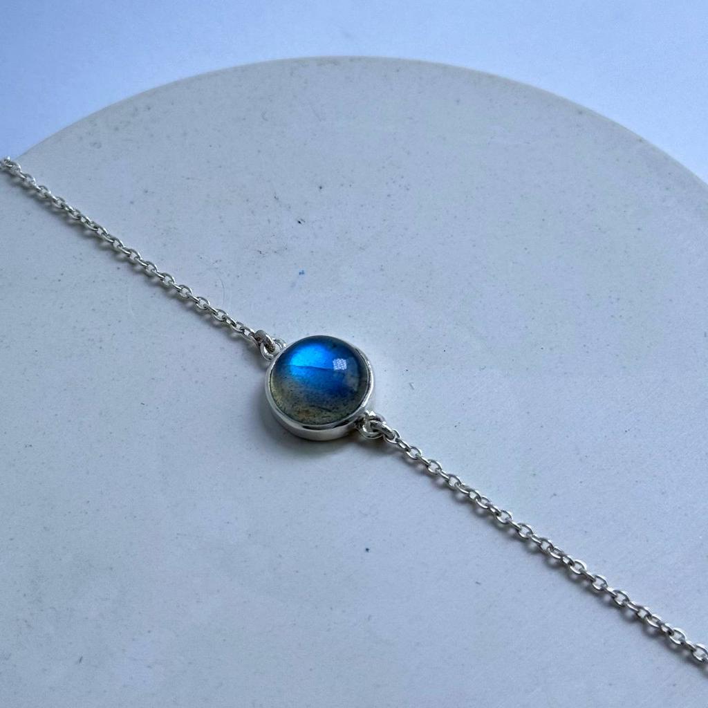 Браслет с лабрадоритом круг кабошон