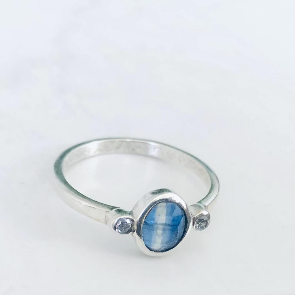 Bague en argent avec kyanite et zircons