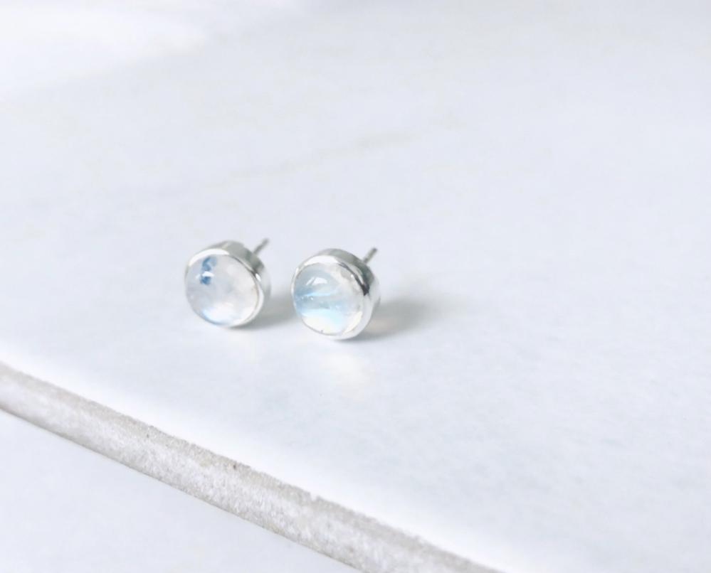 Boucles d’oreilles clous avec pierre de lun