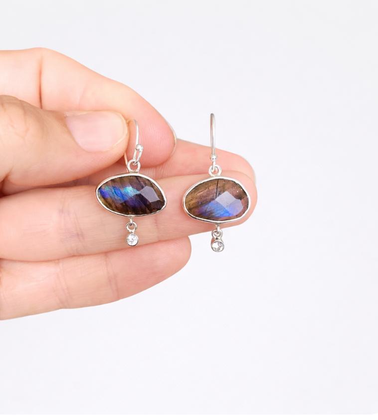 Boucles d’oreilles avec labradorite et zircon