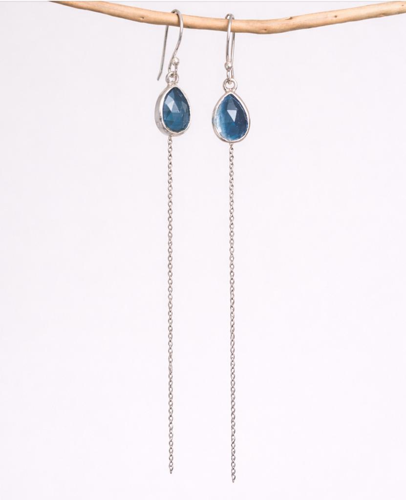 Boucles d’oreilles en argent avec kyanite facettée goutte