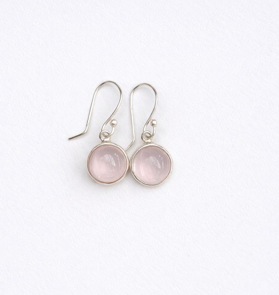Boucles d’oreilles en argent avec quartz rose cabochon rond