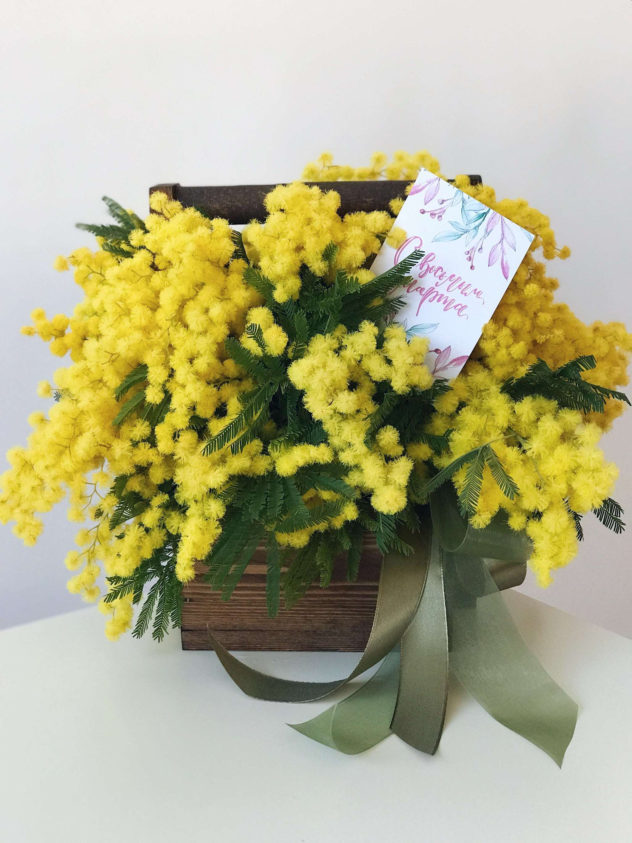 Значение солнечного цветка и кому стоит дарить цветы мимозы в букете