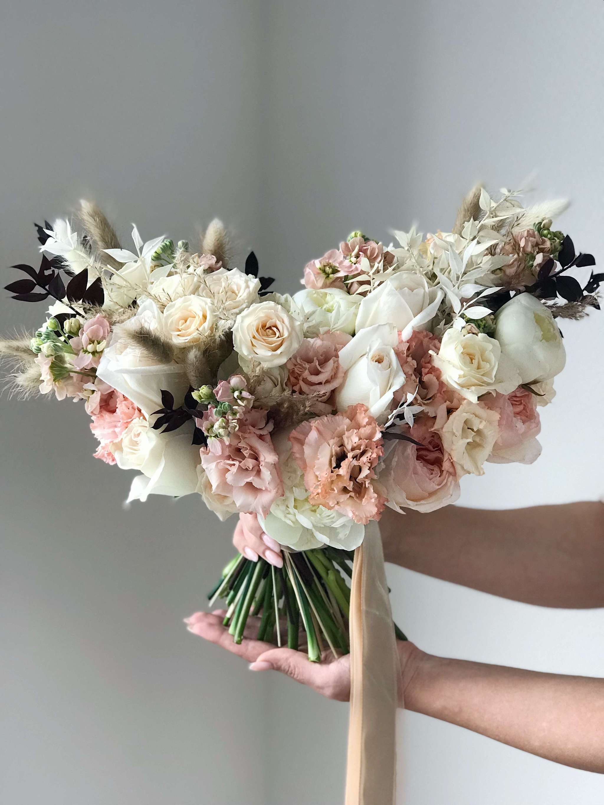 Букет невесты из пионовидных тюльпанов 