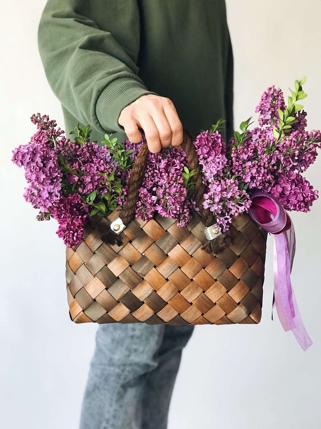 Корзина "Особенная и нежная" - купить в Москве | Flowerna