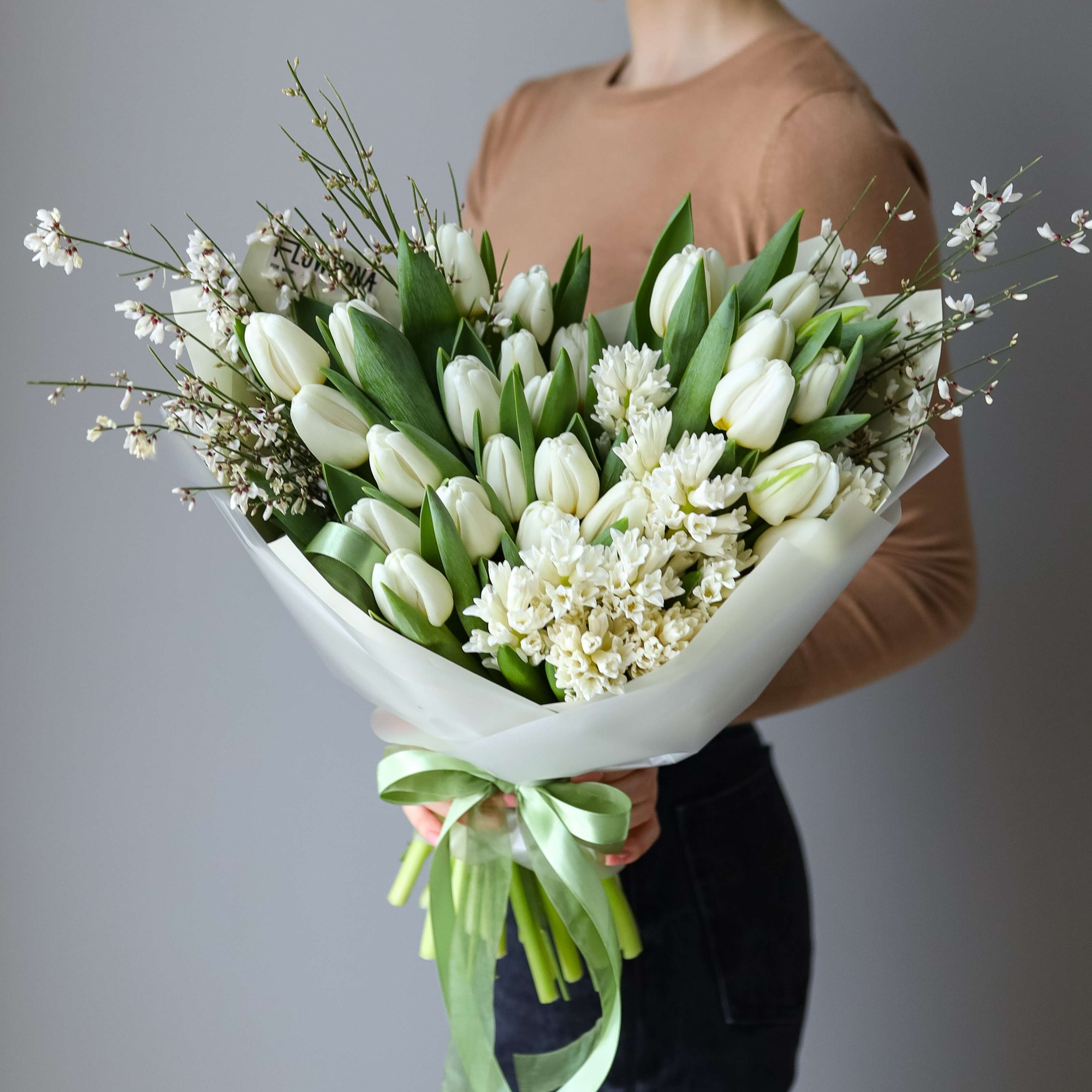 Трио-букет "Новая Антуанетта" - купить в Москве | Flowerna