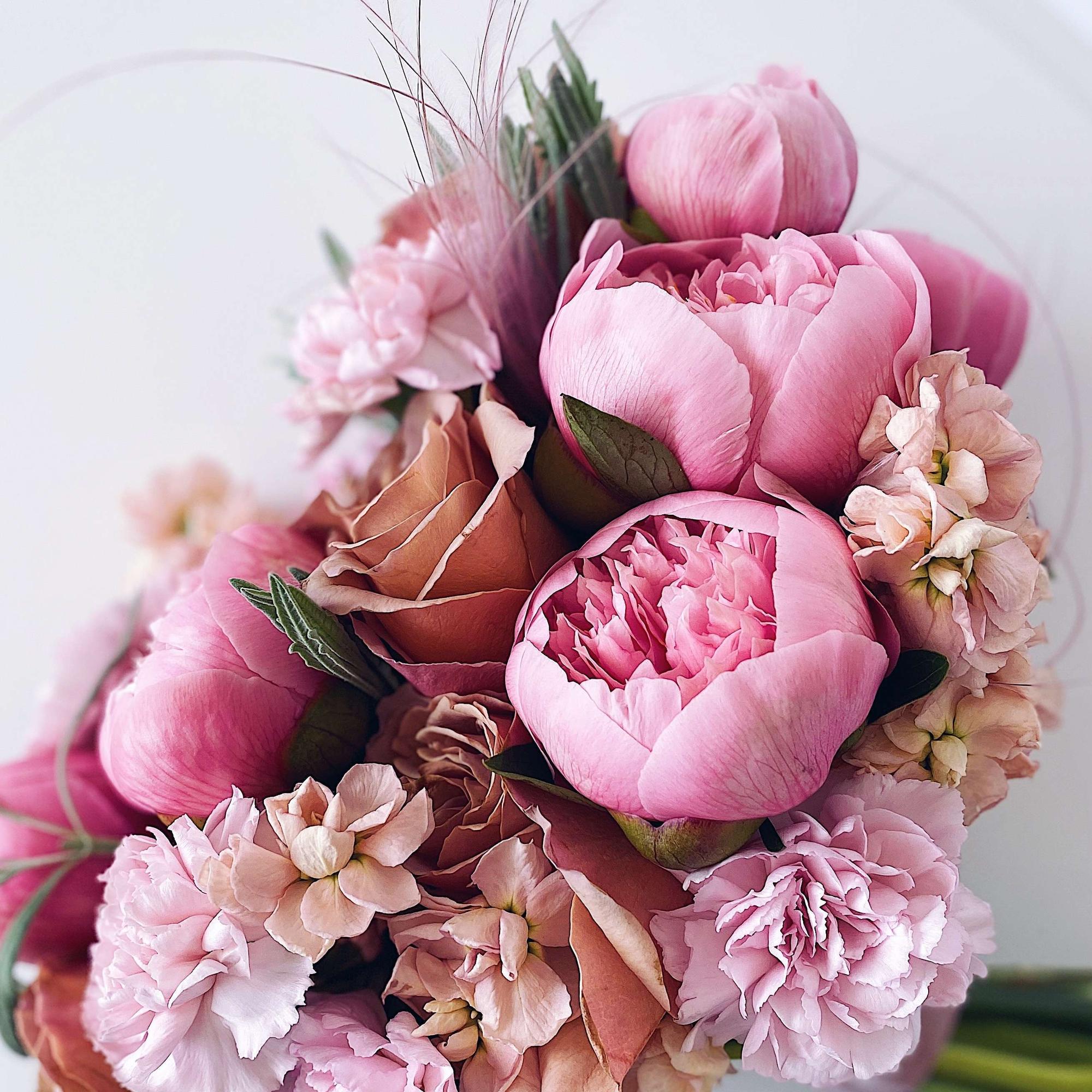 Доставка свадебных букетов невесты - купить букет на свадьбу в Москве