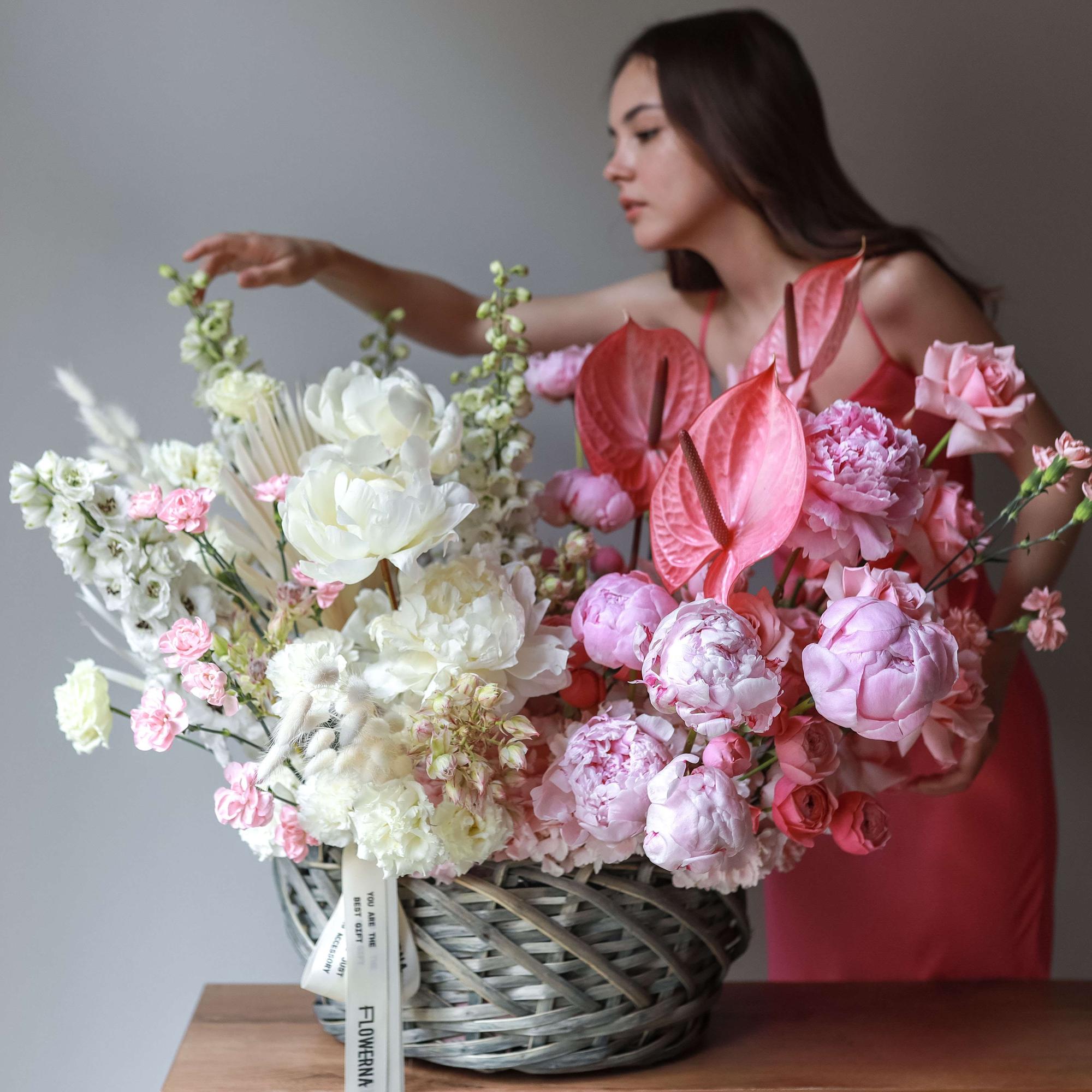 Корзина голландской сирени - купить в Москве | Flowerna
