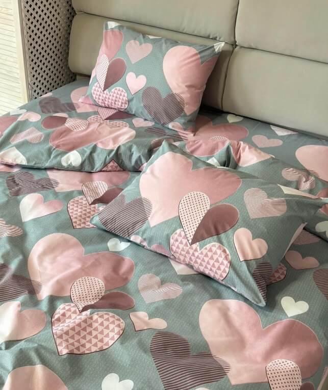 сіро-рожева постільна білизна з сердечками фото 1