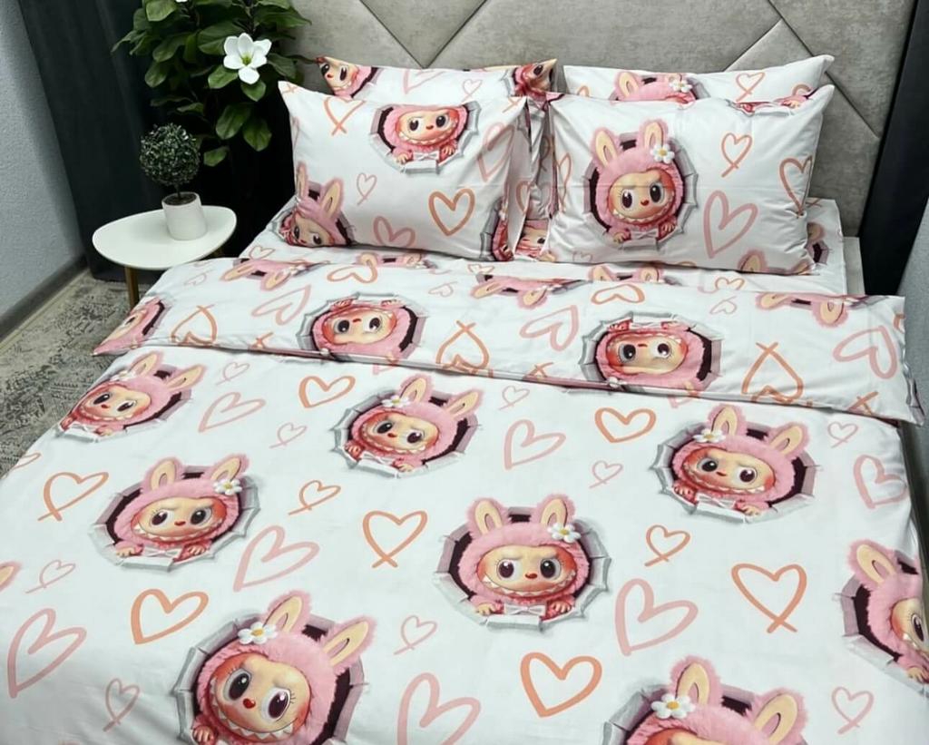 дитяча постільна білизна з рожевими лабубу та сердечками