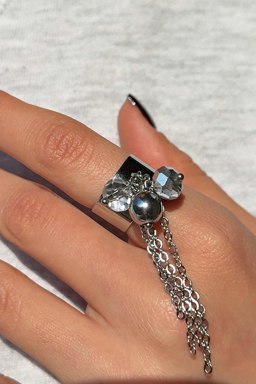 Anello Silver Eclipse con cristalli e catene pendenti
