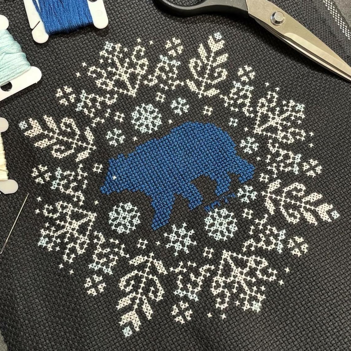 Bear snowflake - cross stitch pattern