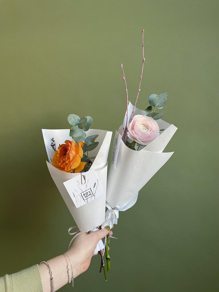 Популярные букеты цветов. Букет комплимент. Букет цветов «комплимент». Комплимент из цветов маленький. Цветы букет 2022.