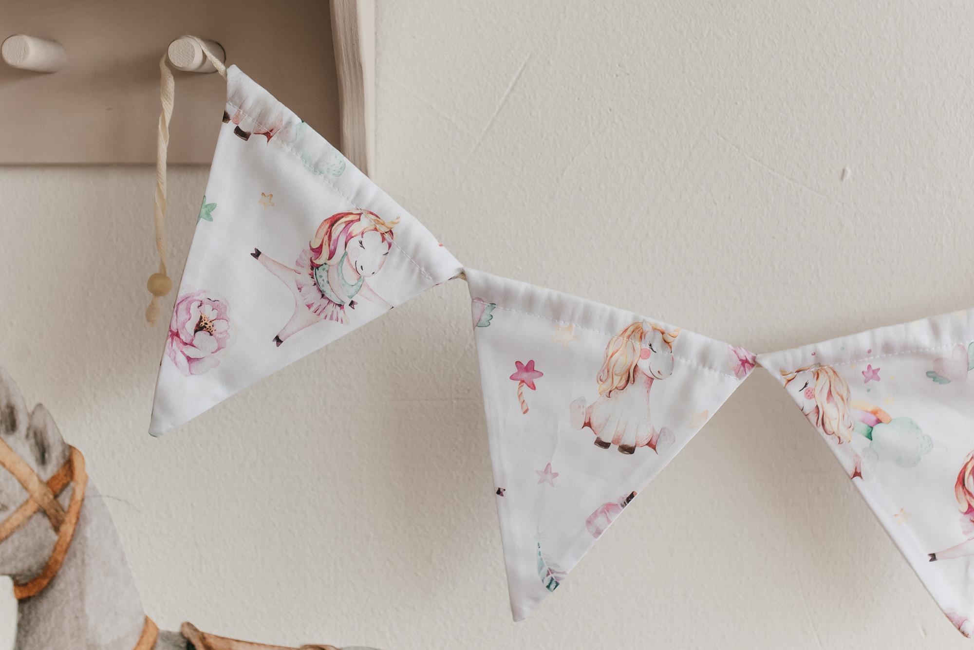 HOME DECOR > Гирлянда из флажков Яблочки купить в интернет-магазине