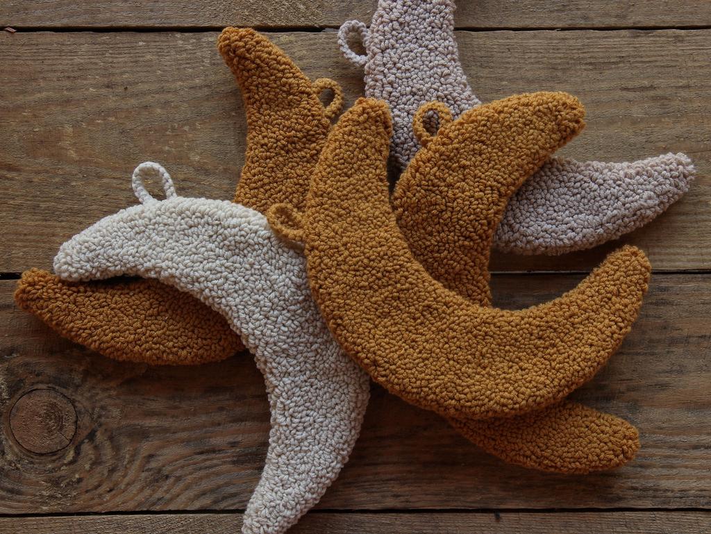 МІСЯЦЬ У КОЛЬОРІ СЛОНОВА КІСТКА