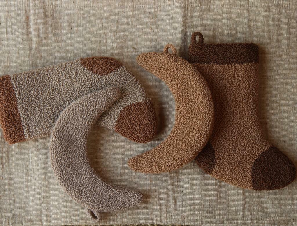 МІСЯЦЬ ШЕРСТЯНИЙ СІРО-БЕЖЕВИЙ