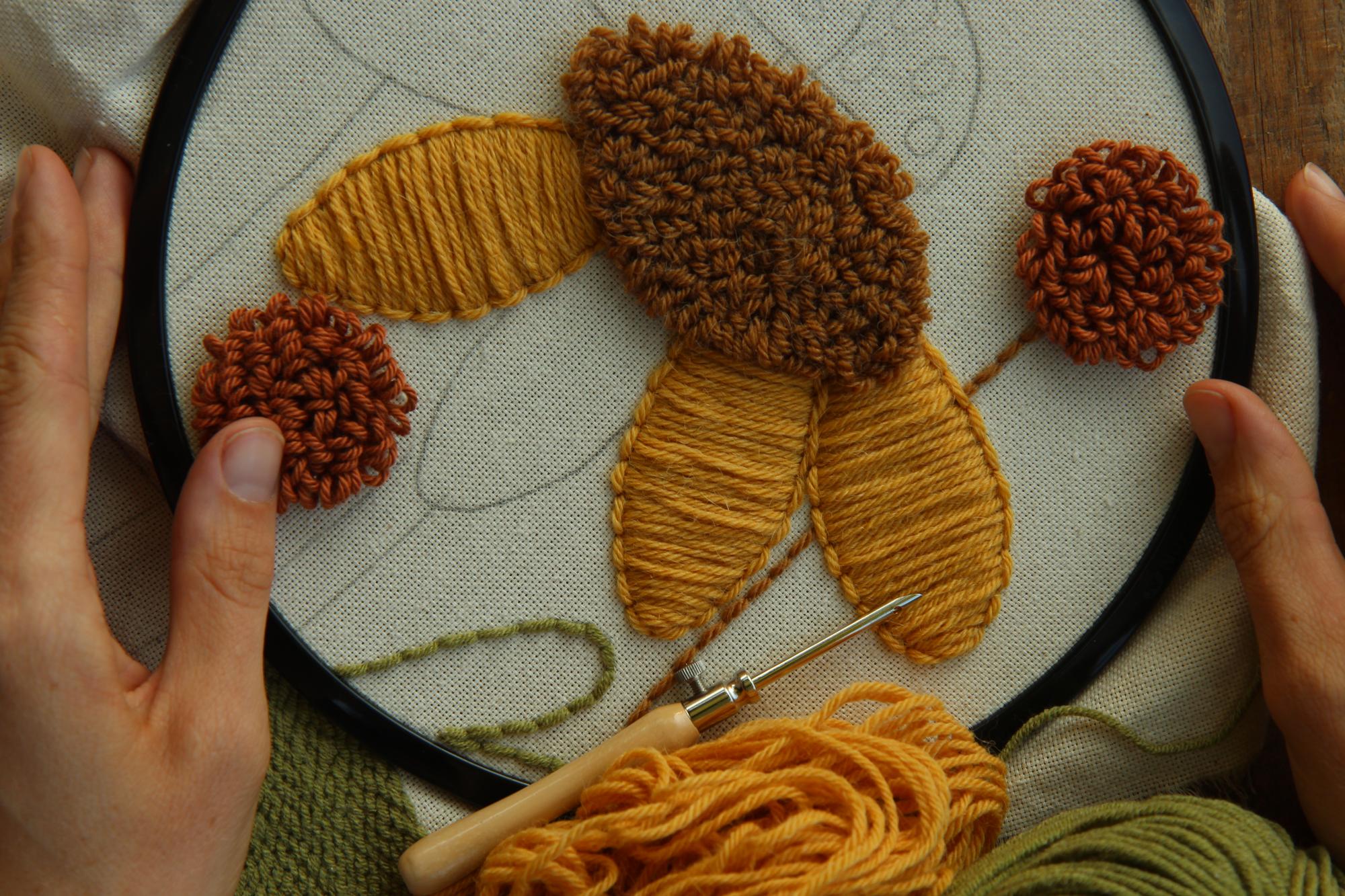 ЕСКІЗ ДЛЯ ВИШИВКИ "СОНЕЧКО НА КВІТЦІ"