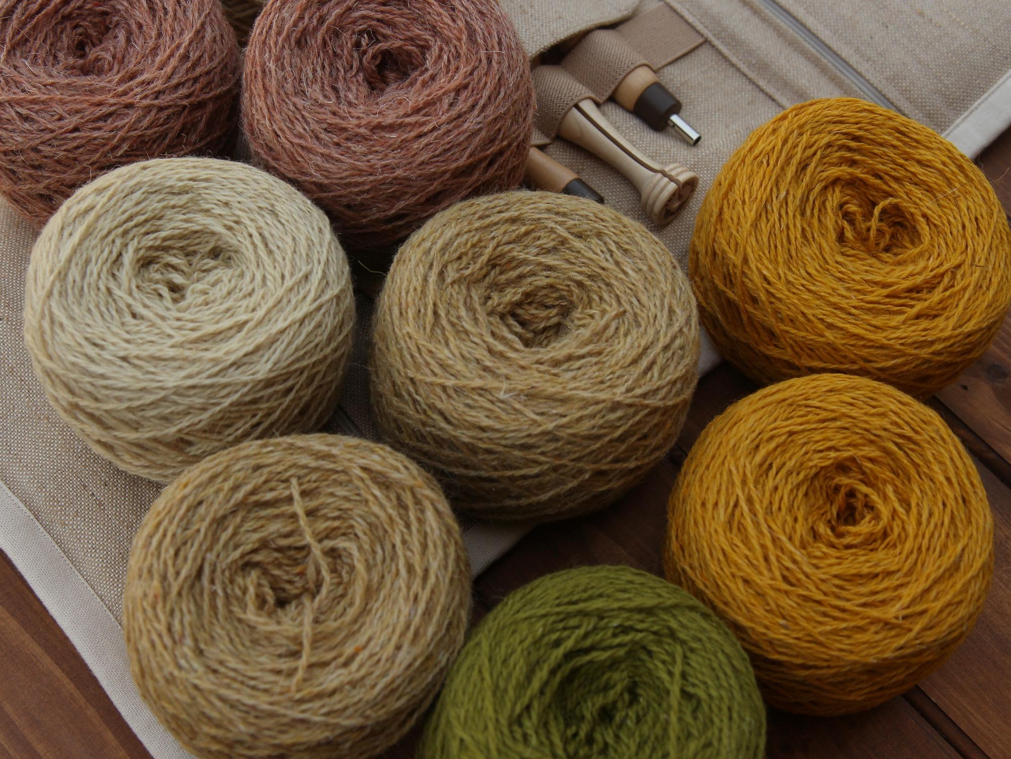 МОТКИ ПОШТУЧНО. ВОВНЯНА ПРЯЖА ДЛЯ КИЛИМКОВОЇ ВИШИВКИ.