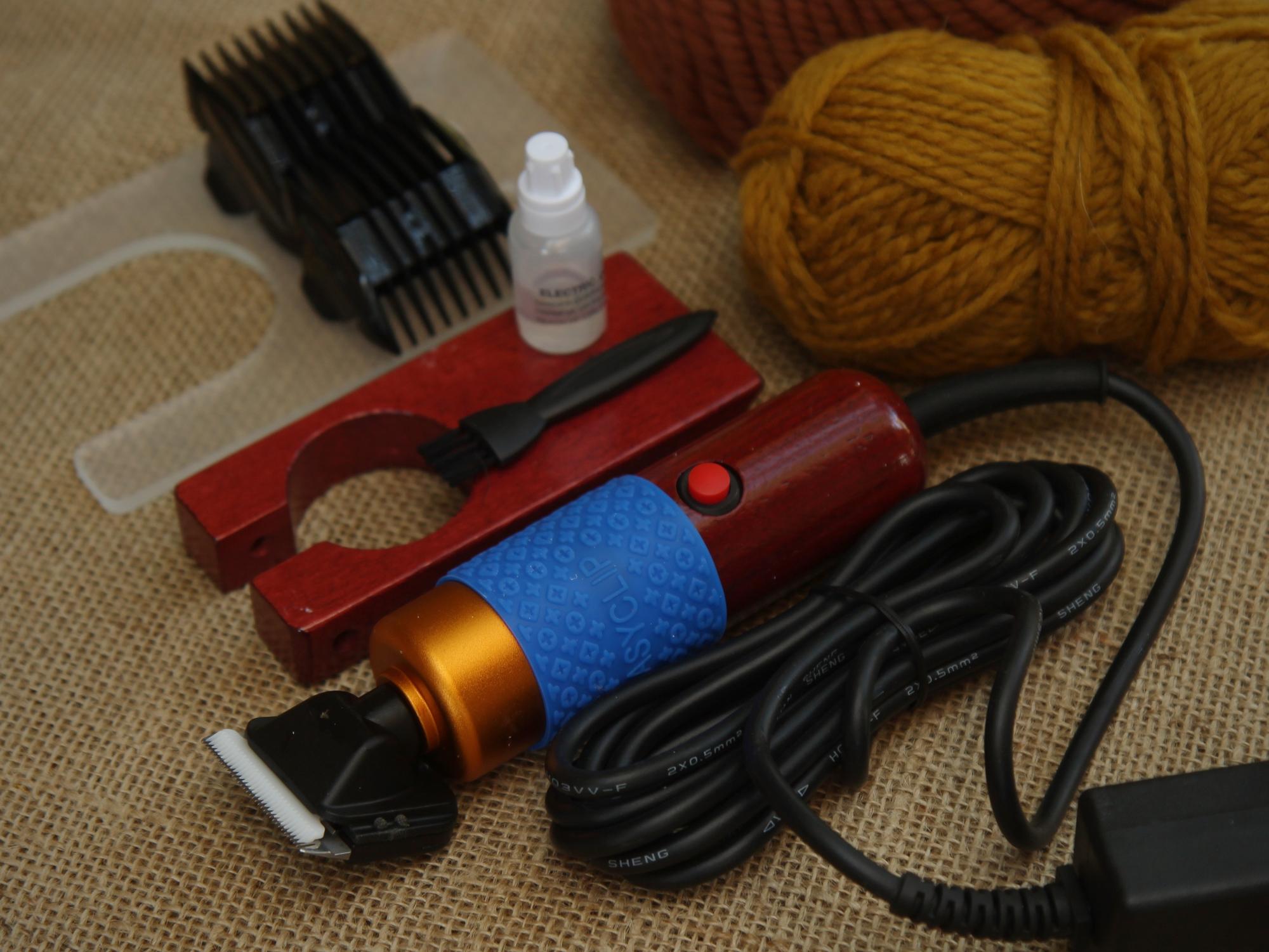 МАШИНКА ДЛЯ ПІДСТРИГАННЯ КИЛИМІВ