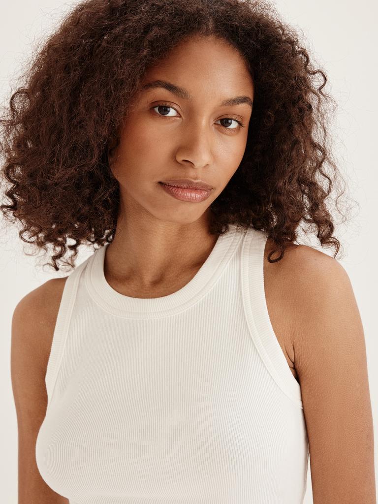 ОДЕЖДА > Водолазка молочного цвета купить в интернет-магазине