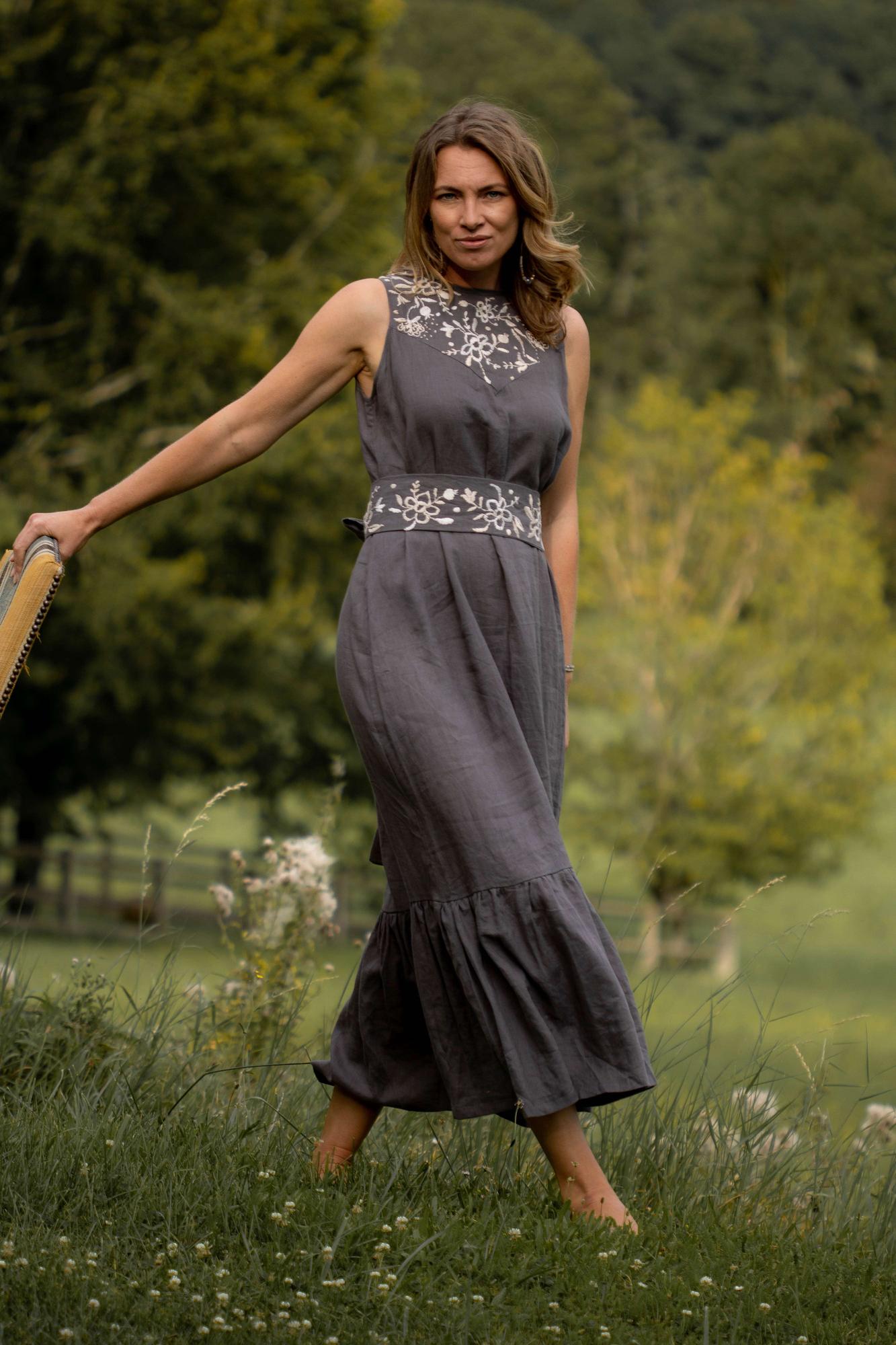 LINEN DRESS LORELEI HAND-EMBROIDERED