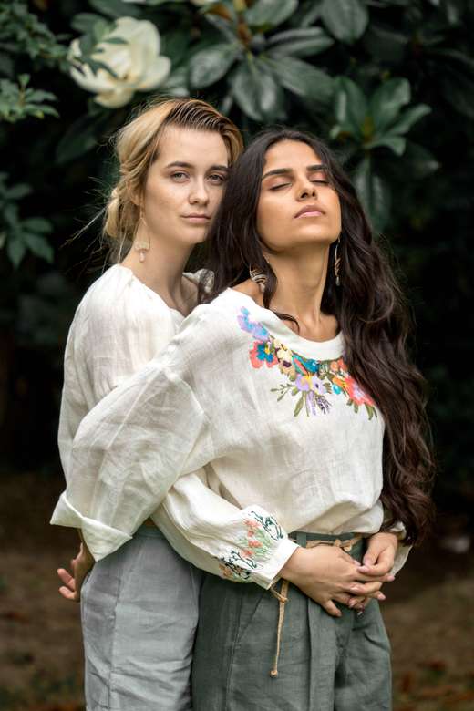 LINEN BLOUSE LAUREN IVORY HAND-EMBROIDERED FLOWERS