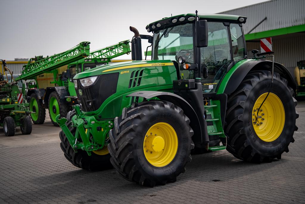 John Deere 6215R