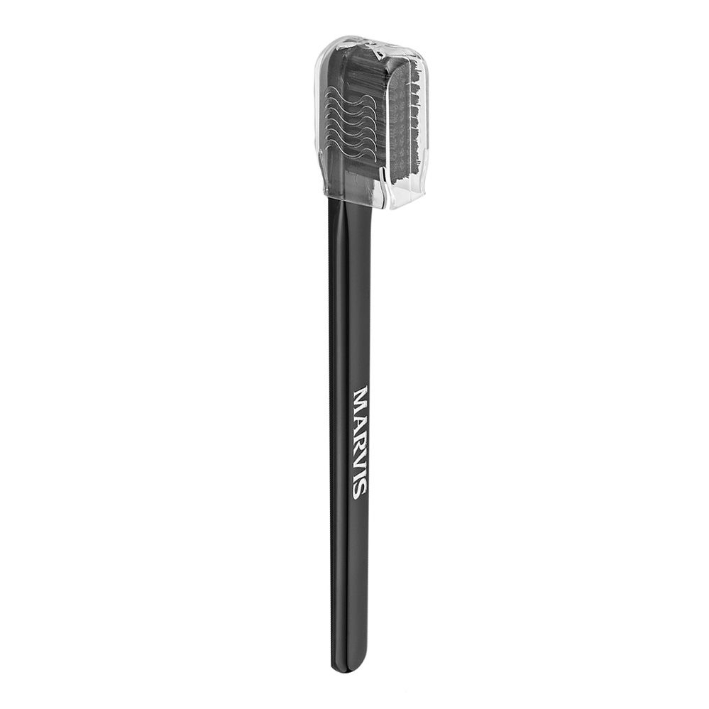 Marvis Toothbrush Black Medium - Зубна щітка середньої жорсткості на FreshBeauty.com.ua