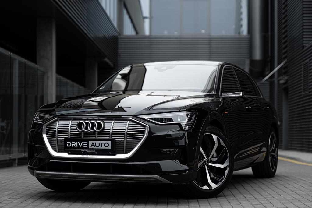 e-tron 55  | 2023 m | 112 300
