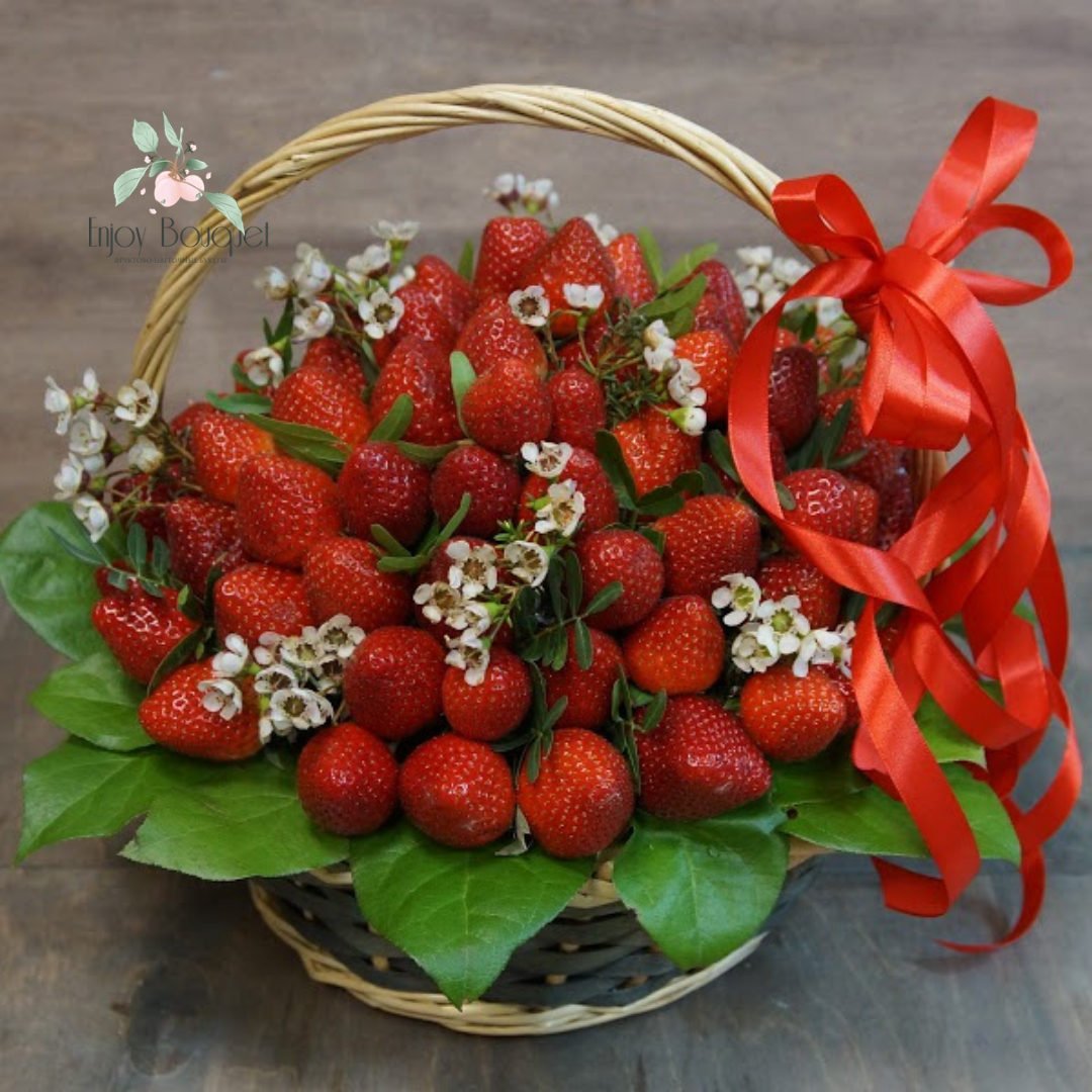 Фруктовая корзина с ягодами 