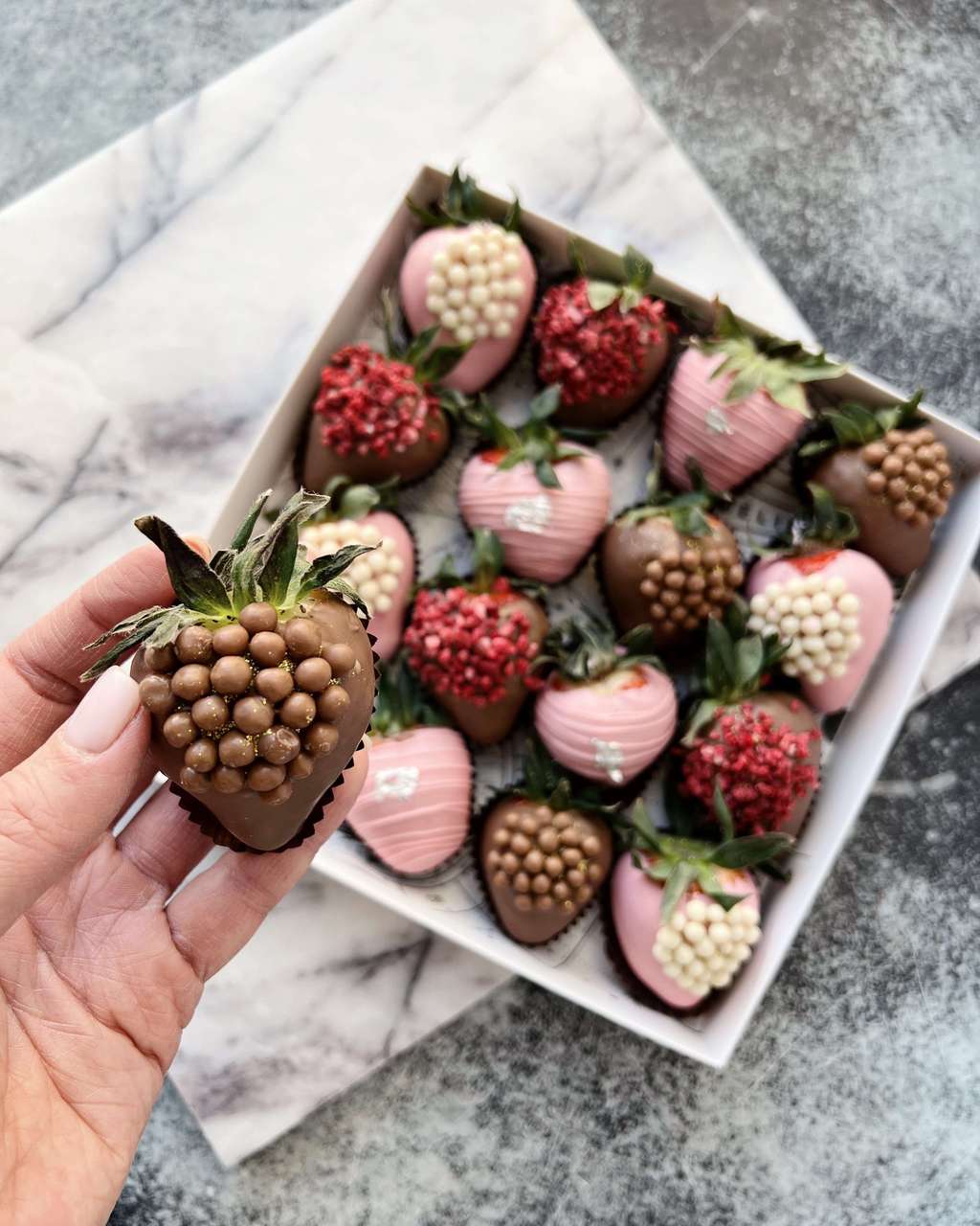 КЛУБНИКА В ШОКОЛАДЕ > Клубника в белом и молочном шоколаде с ...