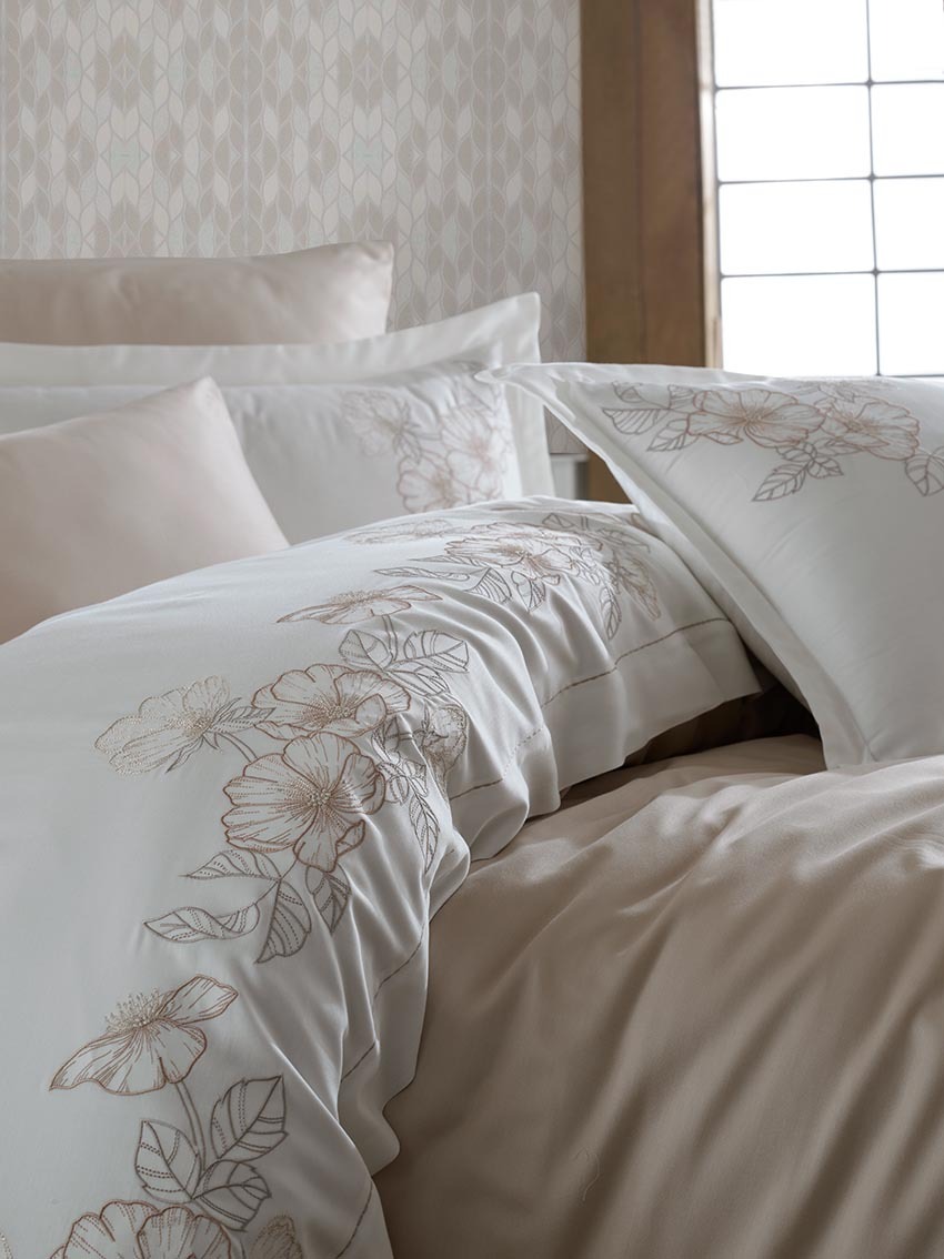Постельное белье из сатина с вышивкой Serene 210 TC белое с бежевым