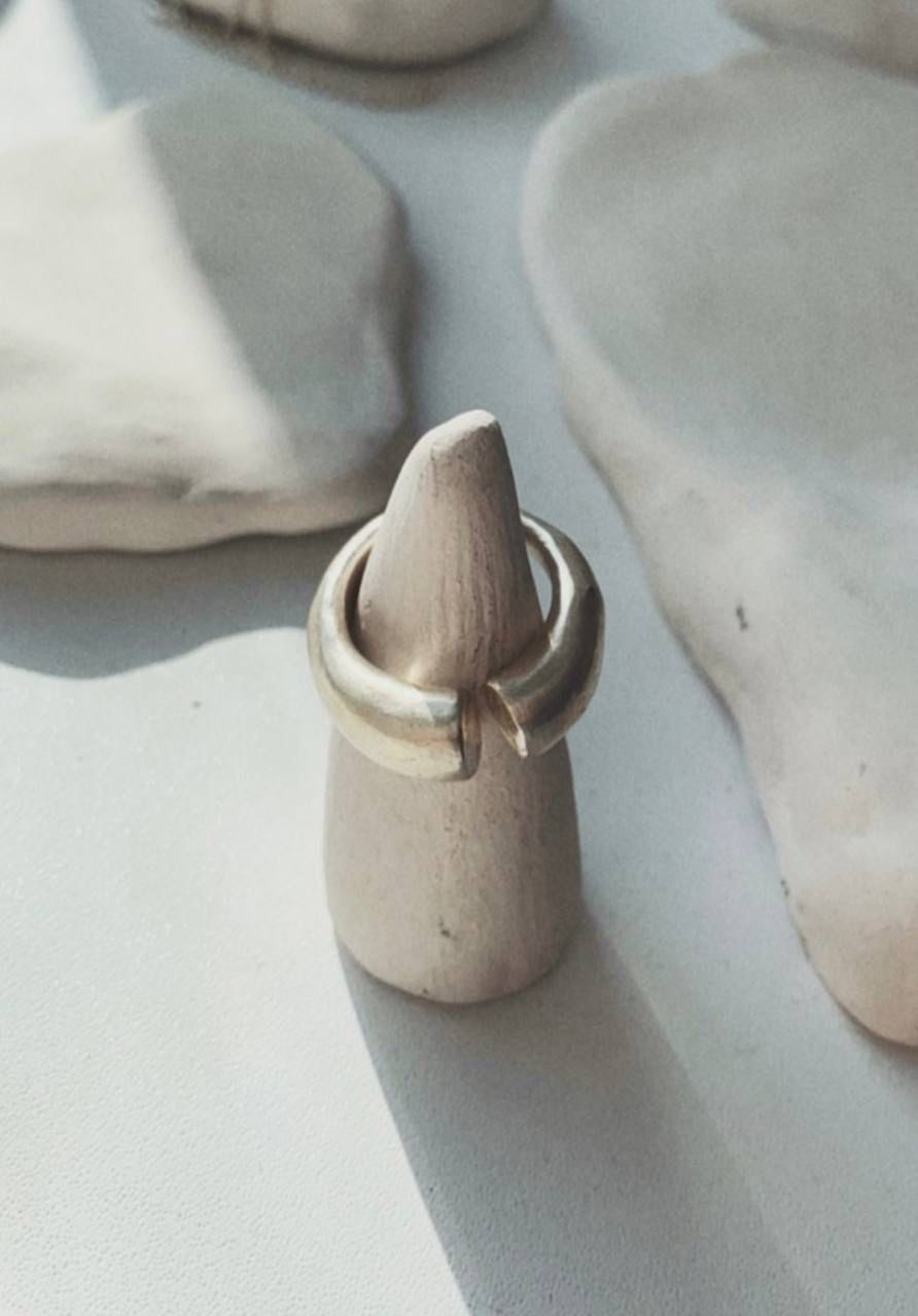 Кольцо объемное разомкнутое нейзильбер + серебро
