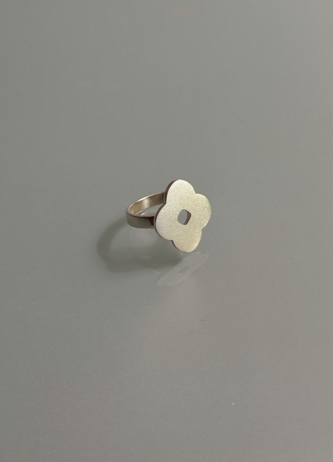 Кольцо четырехлистник  Equilibrium