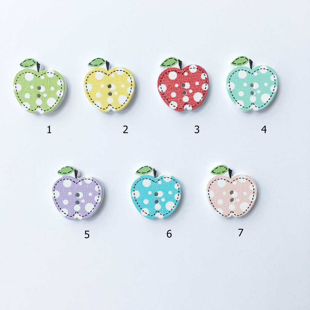 85.11.1.- Гудзики дерев'яні, 20х21 мм - Яблуко