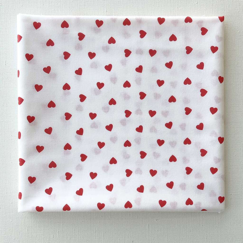 17.145.2. Відрізи бавовни - Бязь - Серце рідке червоне на білому