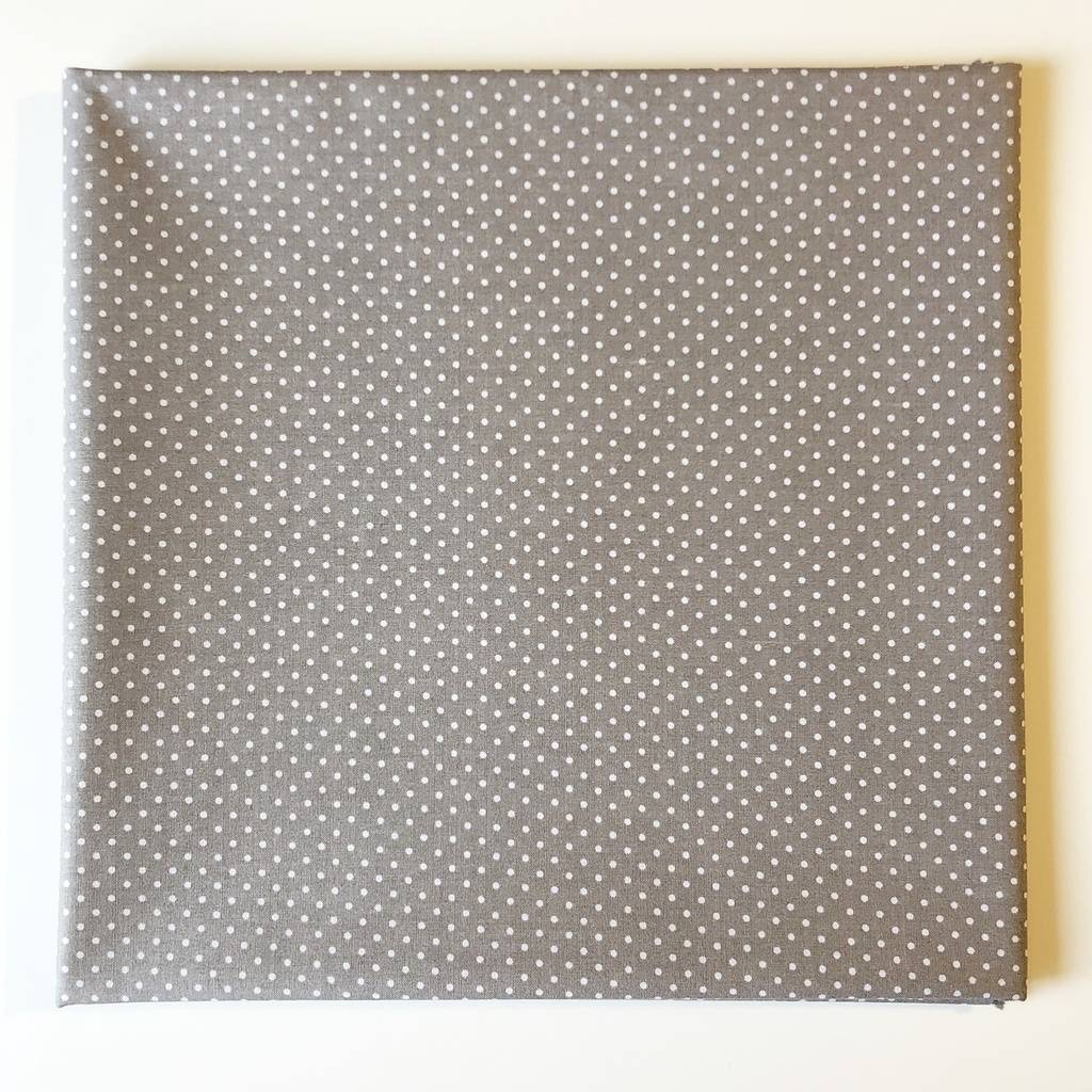 17.105. Відрізи бавовни – Бязь – Горошок, 2 мм, на сірому