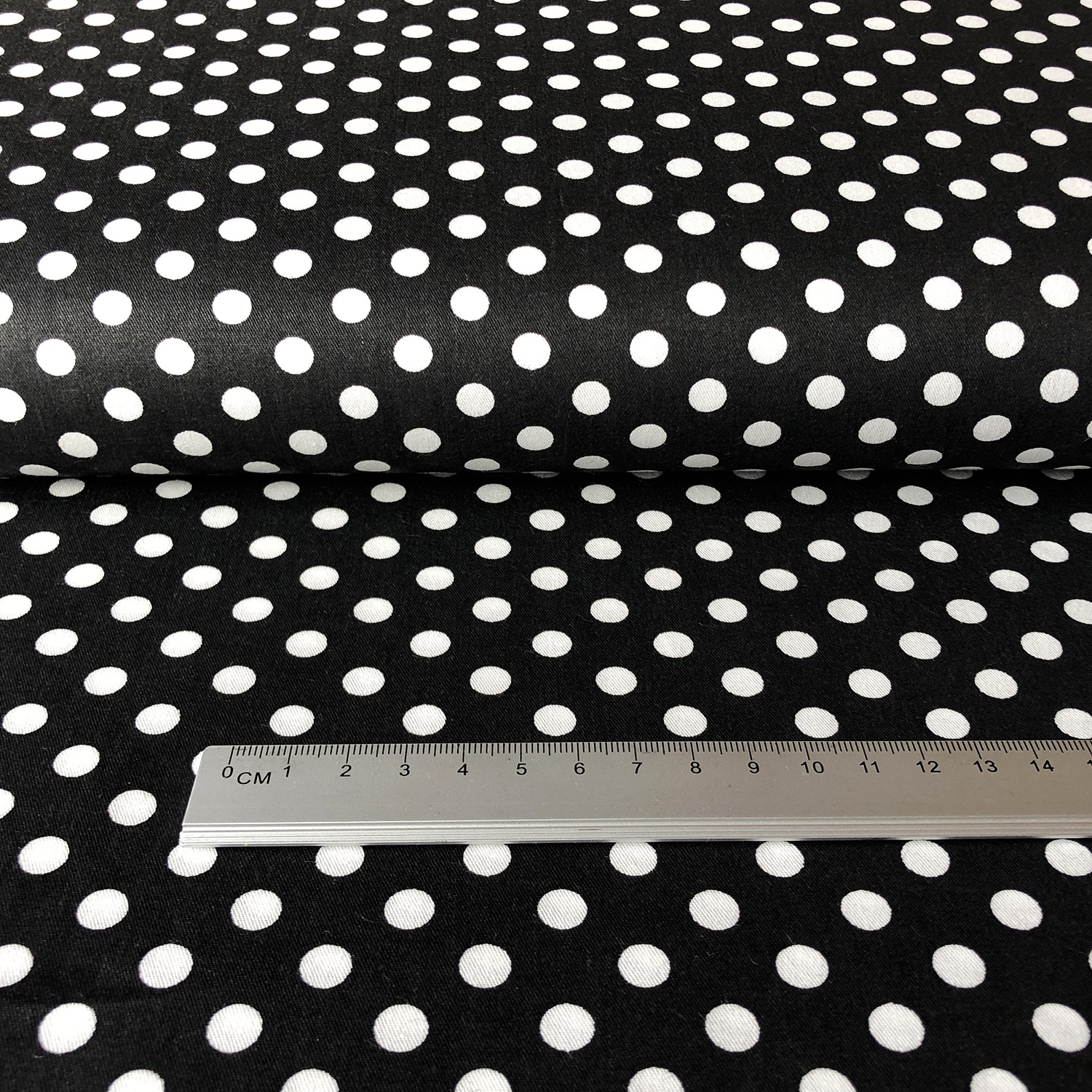 14.110.12. Бавовна Сатин - Горох середній, 7 мм, білий на чорному