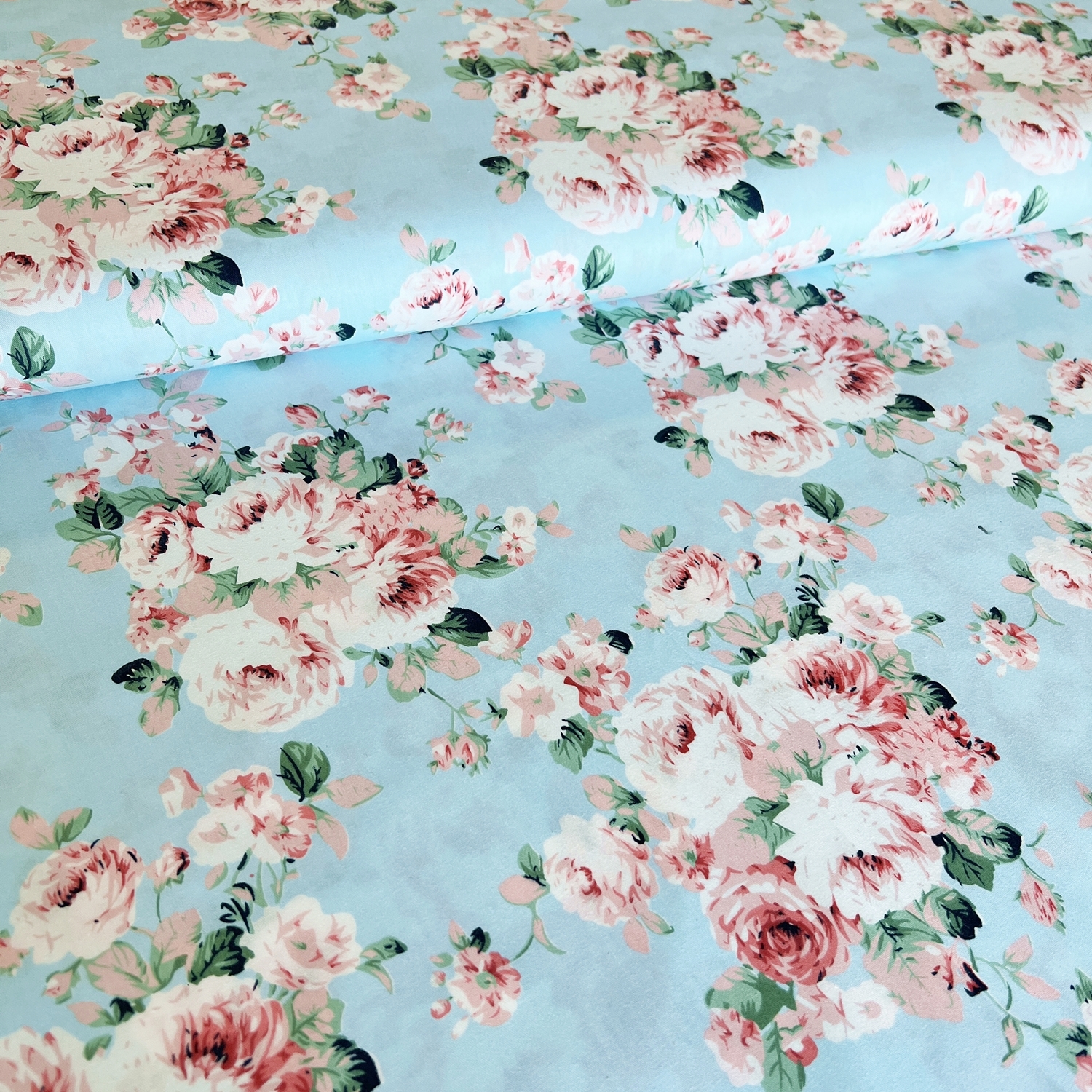 14.291.5. Бавовна Сатин - Пишні троянди на блакитному