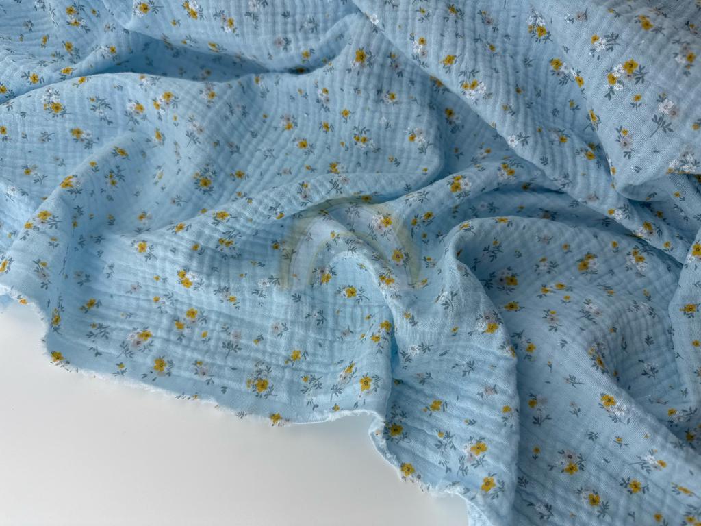 Муслін - Квіти дрібні букети на яскраво-блакитному