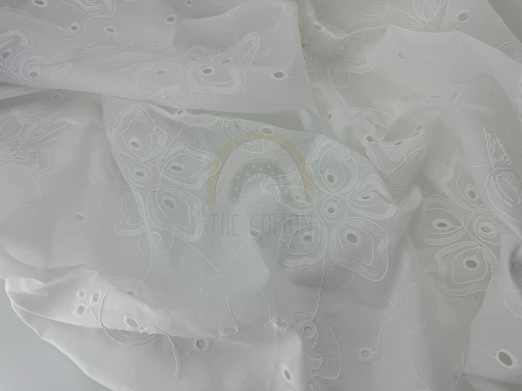 Батист вишивка - Вишивка набивна однотон квіти великі на молочному 016