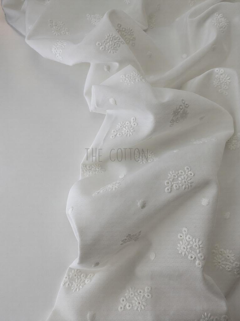 Батист вишивка - Вишивка набивна однотон квіти вишиті рідкі на молочному 003