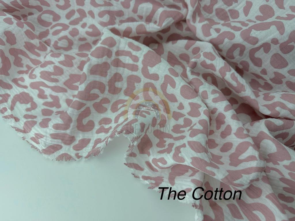 Муслін двошаровий -леопарди пудрово-рожеві на молочному