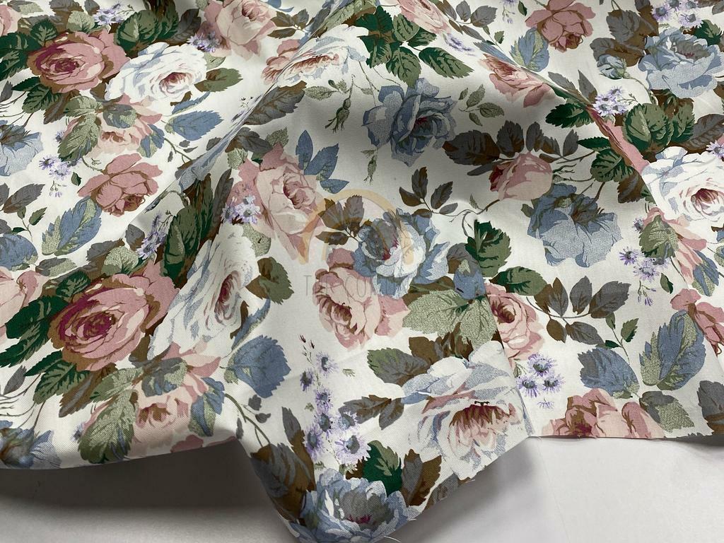 Бавовна Сатин - Квіти троянди великі рожеві та блакитні на білому SP 1069