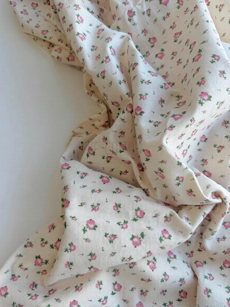 Фланель - Тепла бавовна - Квіти бутони рожеві молочний