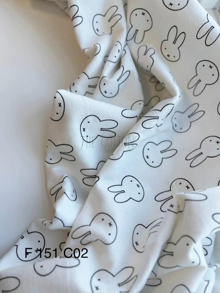 Фланель - Звірята зайчата намальовані на молочному